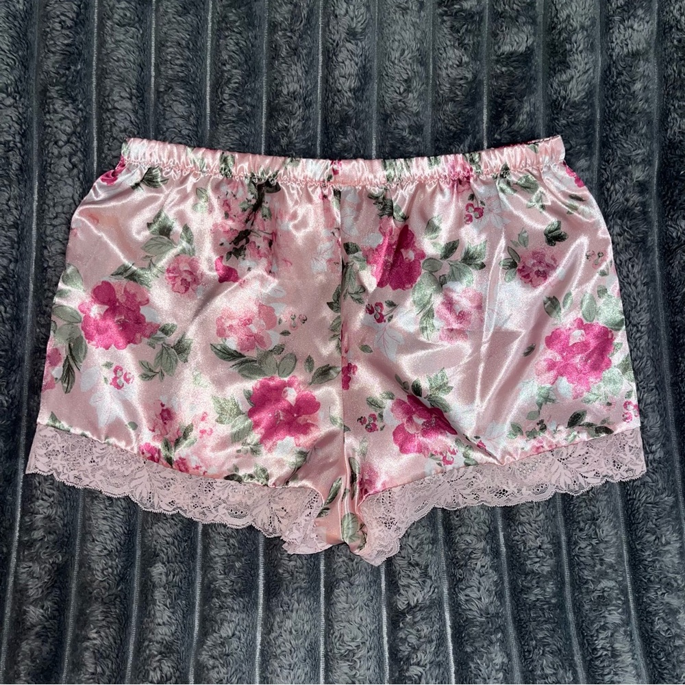 🔵(4 for $25)🔵 satin sleep shorts - Picture 4 of 8